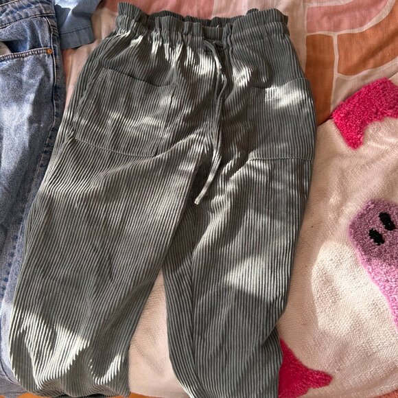 Twik pantalon côtelé vert sauge / Twik sage green corduroy pants - Picture 3 of 3